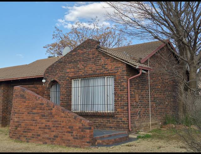 3 BEDROOM HOUSE RENTED IN DALPARK EXT 1